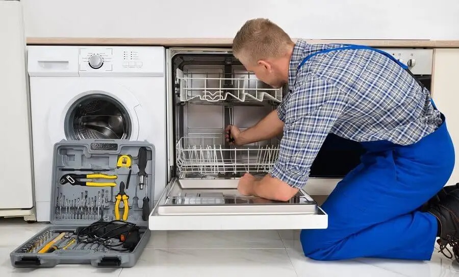 Karapürçek İmmergas servisi teknisyen ekibi beyaz eşya tamiri yaparken